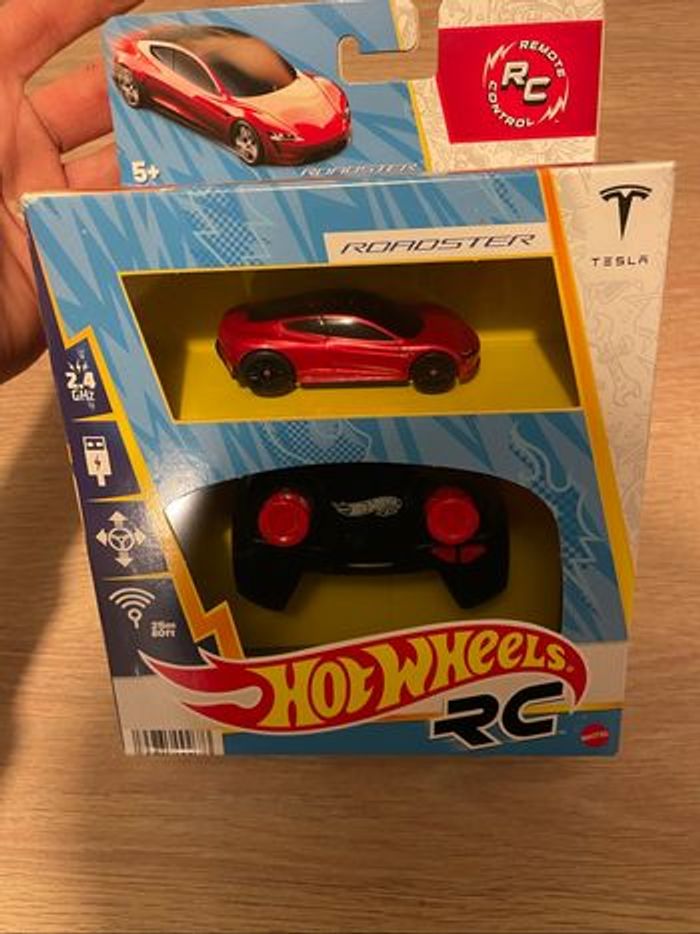 HOT WHEELS RC 1:64 TESLA