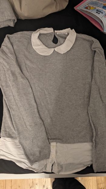 Pull gris en excellent état taille 14 ans