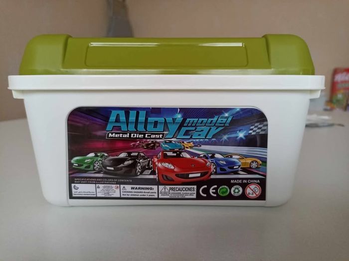 Ensemble de 30 véhicules avec leur coffret de rangement, Neuf