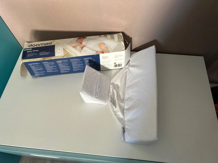 Doomoo maintien bébé sur le côté en toute sécurité