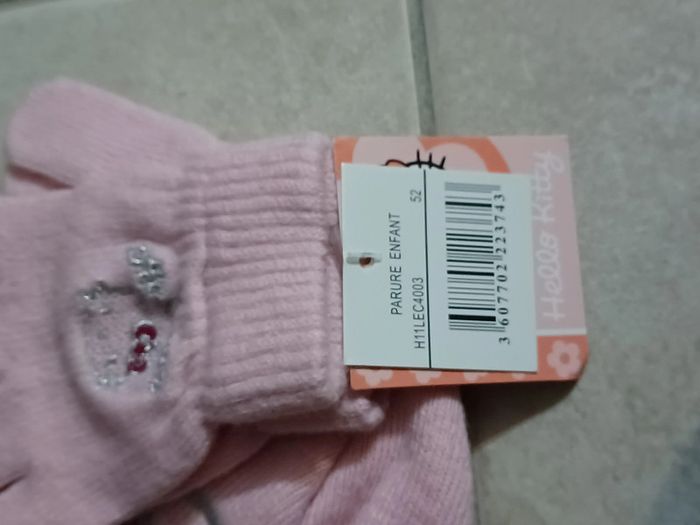 Ensemble bonnet et gants Hello kitty - photo numéro 2