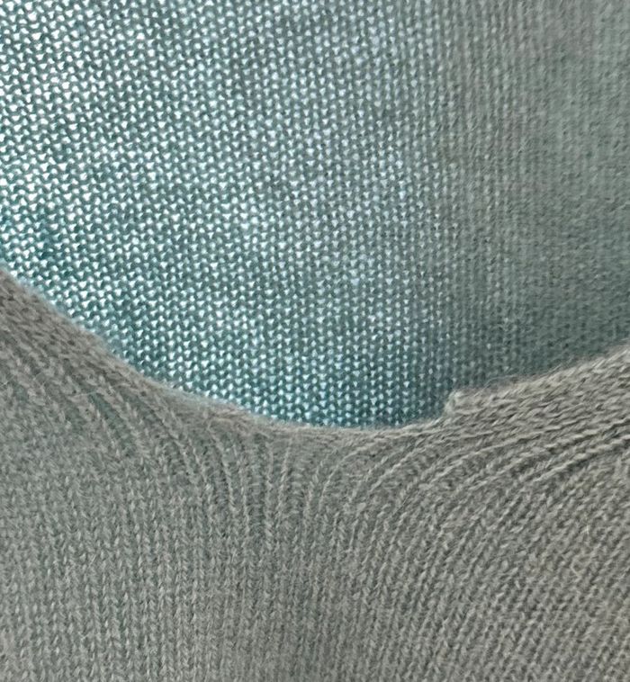 Pull col V en cachemire bleu turquoise Caroll femme taille S - FR36 - W26 - photo numéro 4