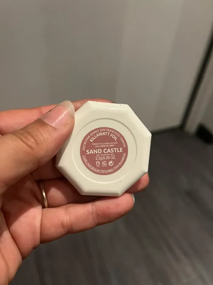 Fard à paupière  Highlighter Fenty beauty Killawatt foil sand castle Neuf - photo numéro 5