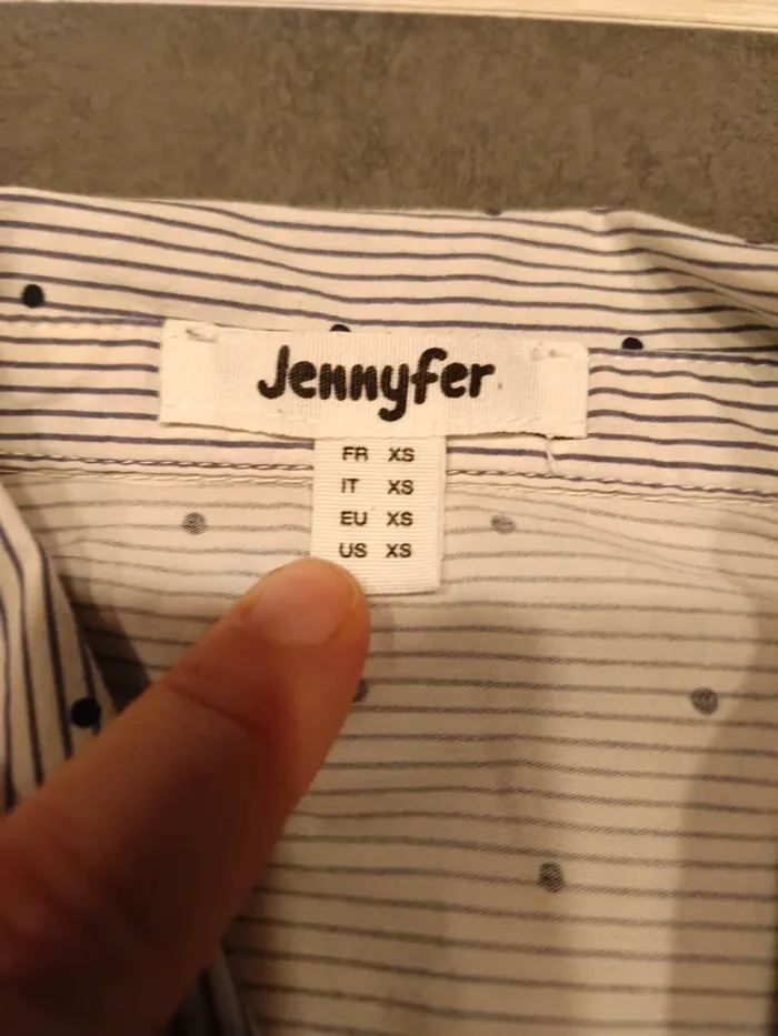 Vends chemise manches longues enfants Jennifer taille XS soit 14 ans . - photo numéro 3
