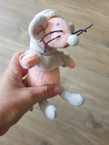 Peluche souris à capuche