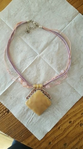 Collier rose