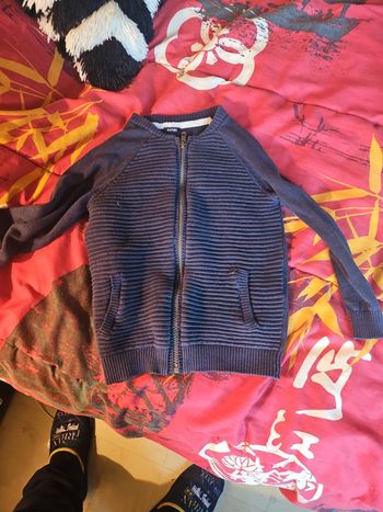 gilet zippé taille 5ans  kiabi
