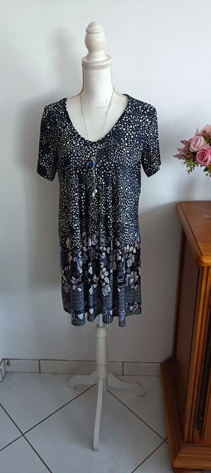 Jolie robe noire à pois et cœurs gris et blancs - photo numéro 10