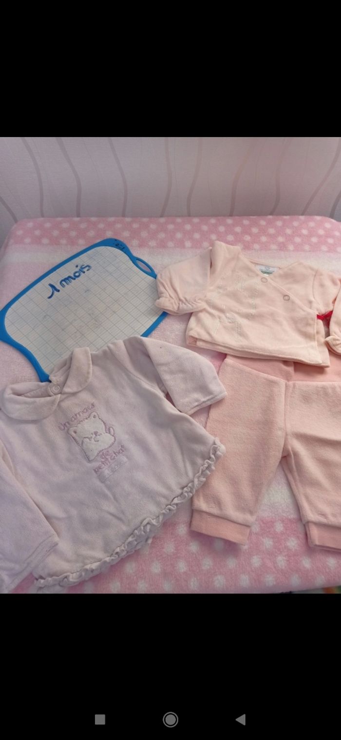 Lot pyjamas 1 mois - photo numéro 2