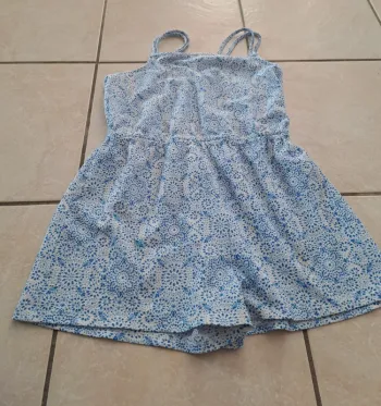 Combishort bleu/blanc a bretelles 10 ans 👧  Primark