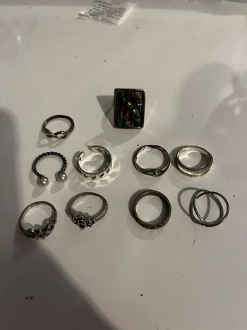 Lot de bijoux argentés