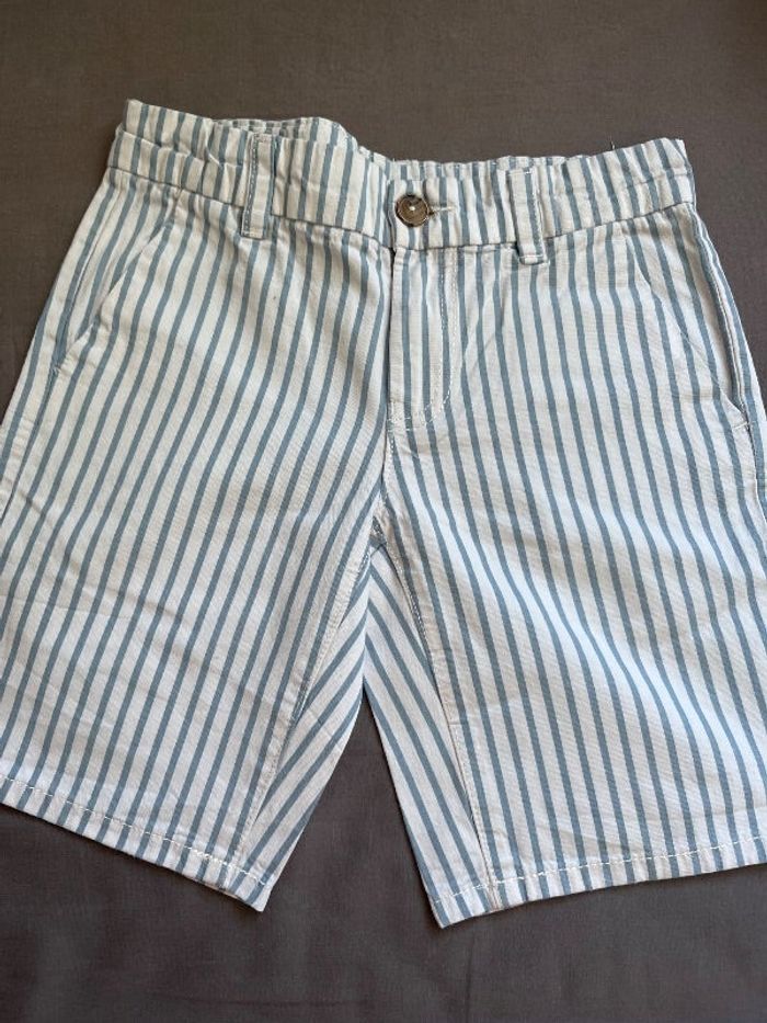 Short rayé blanc et bleu 9ans