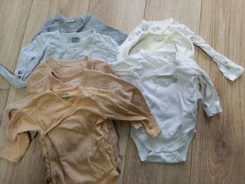 Lot bodies et pygama 6 mois