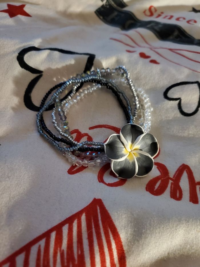 Bracelet perle avec fleur