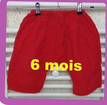 Pantalon  style  sarouel  en velours  rouge  avec  poche bleu  derrière  Taille  6 mois