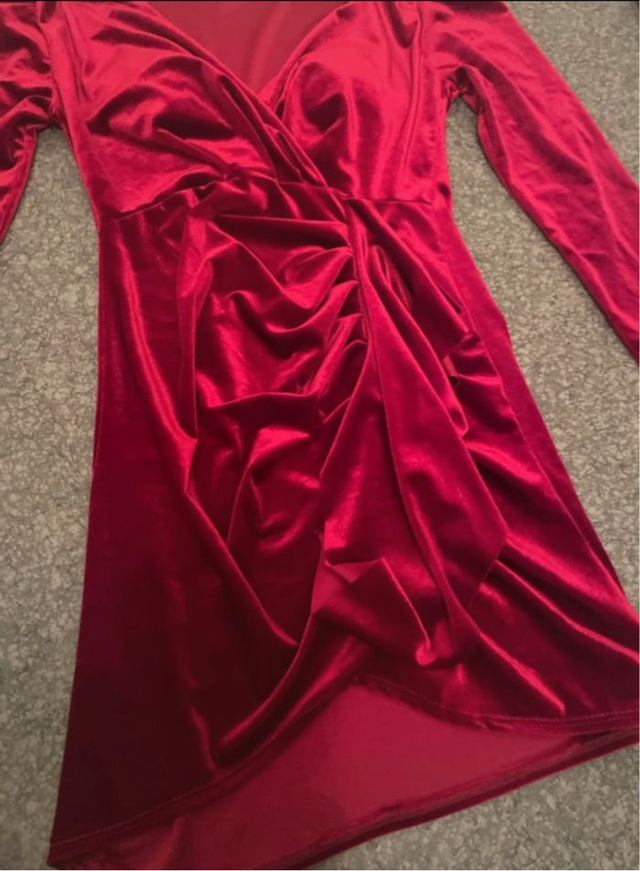 Robe satinée rouge - photo numéro 4