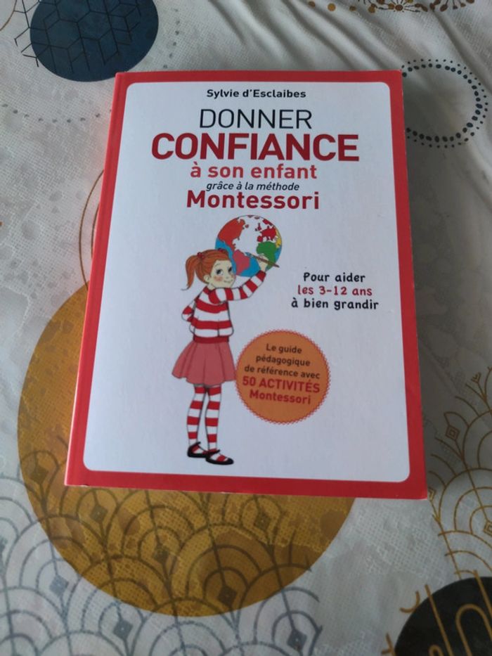 Livre donner confiance a son enfant grâce à la méthode Montessori | Beebs