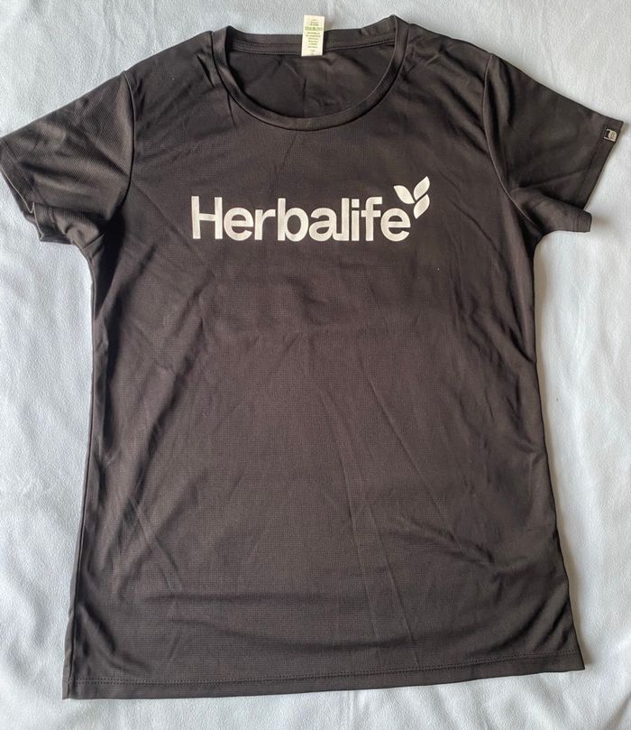 NEUF : T-shirt femme Herbalife Taille L