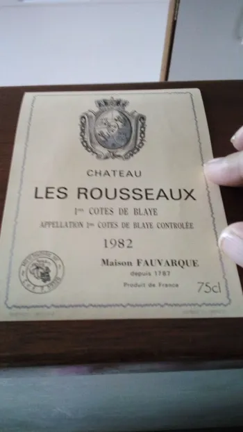 étiquette de vin château les Rousseaux première côte de Blaye 1982 neuve -
