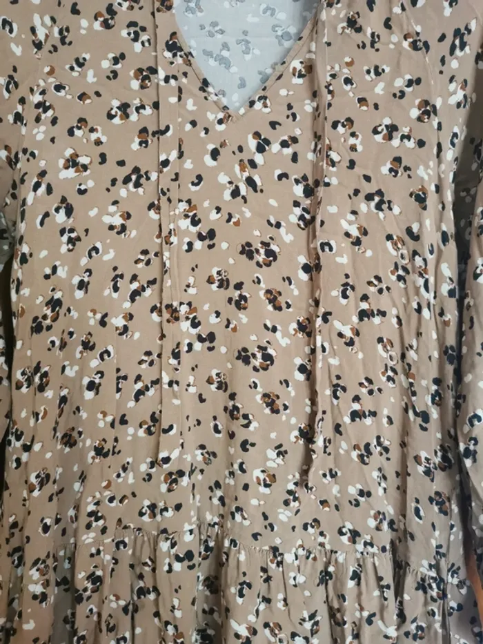 Robe beige imprimé léopard taille 38 - photo numéro 2