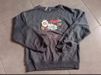 Sweat gris  fleurs