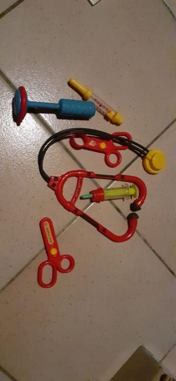 Trousse docteur jouet