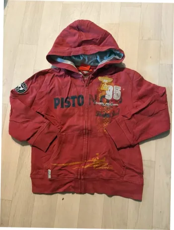 Gilet zippé à capuche cars rouge 5/6 ans très bon état