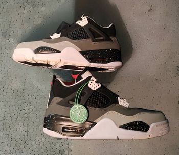Black friday Jordan 4 rétro   taille 42 neuve avec étiquettes 🏷