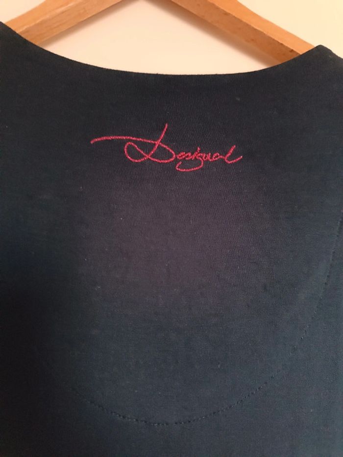 T-shirt Desigual bleu marine avec foulard - neuf sans étiquette - taille M - photo numéro 5