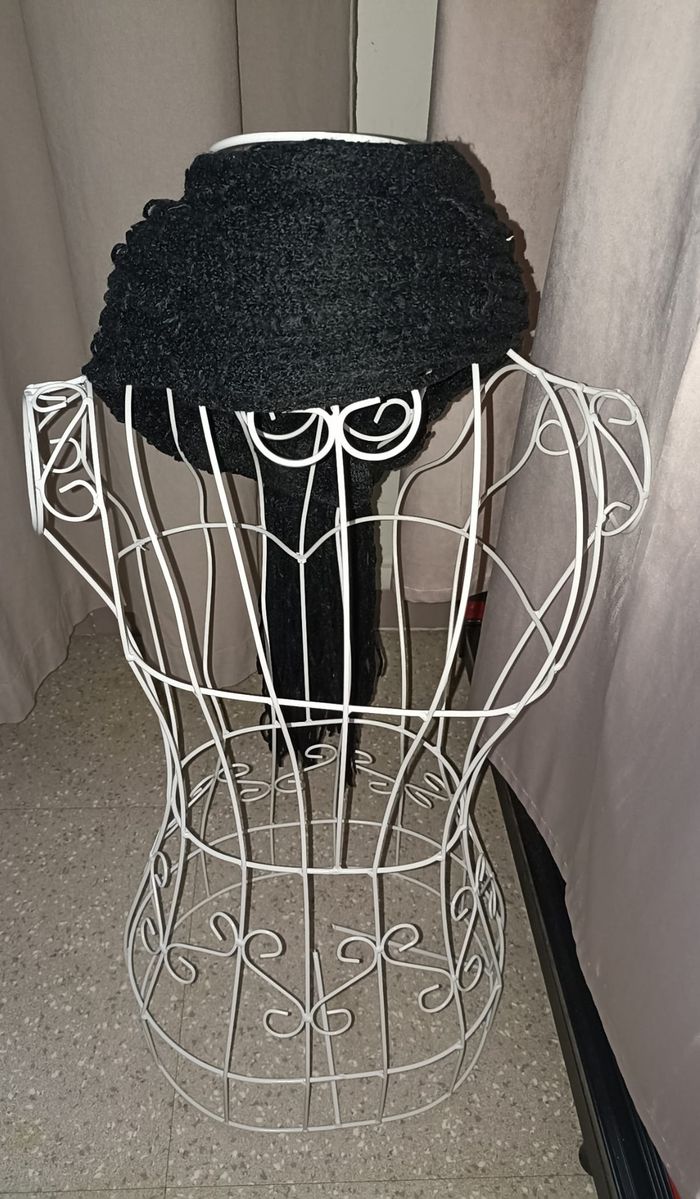 Écharpe Noire Élégante - Le Détail Chic pour Vos Tenues ! - photo numéro 3