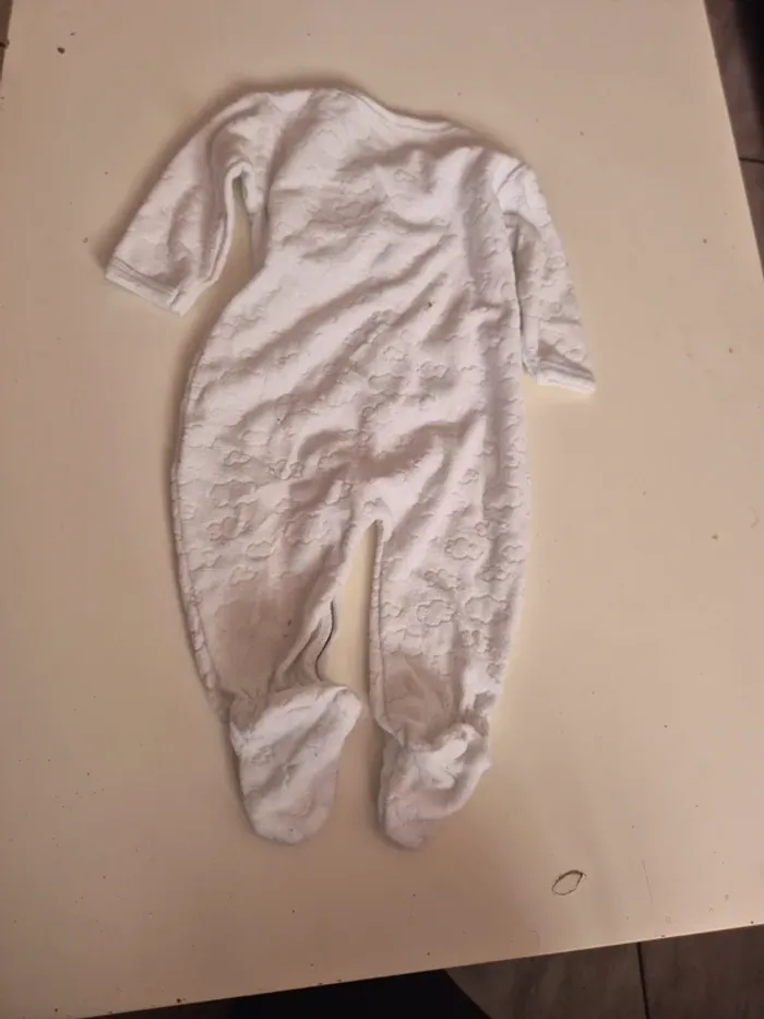 Pyjamas 1 mois - photo numéro 5