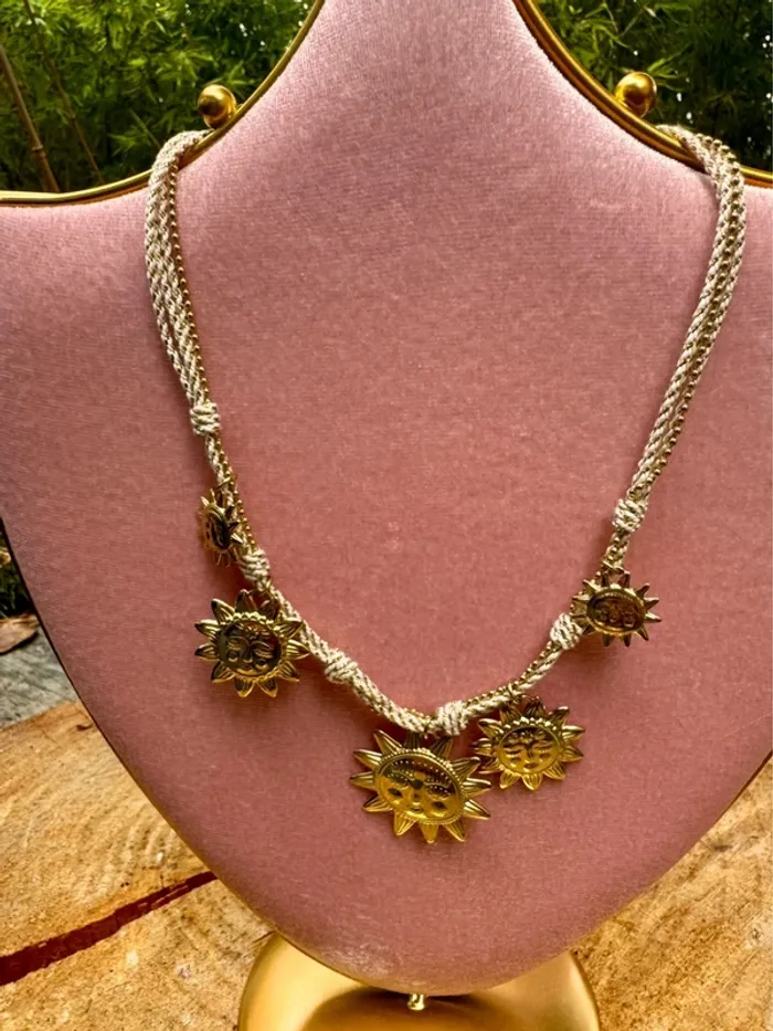 Collier réglable cordon écru doré chaînes soleil en breloques acier inoxydable or - photo numéro 5