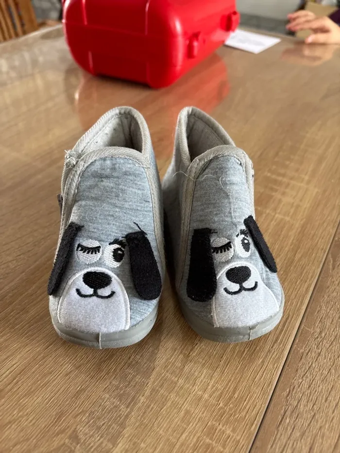 Chausson gris chien