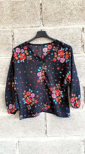 Très belle blouse  taille 36 en très bon état 👌