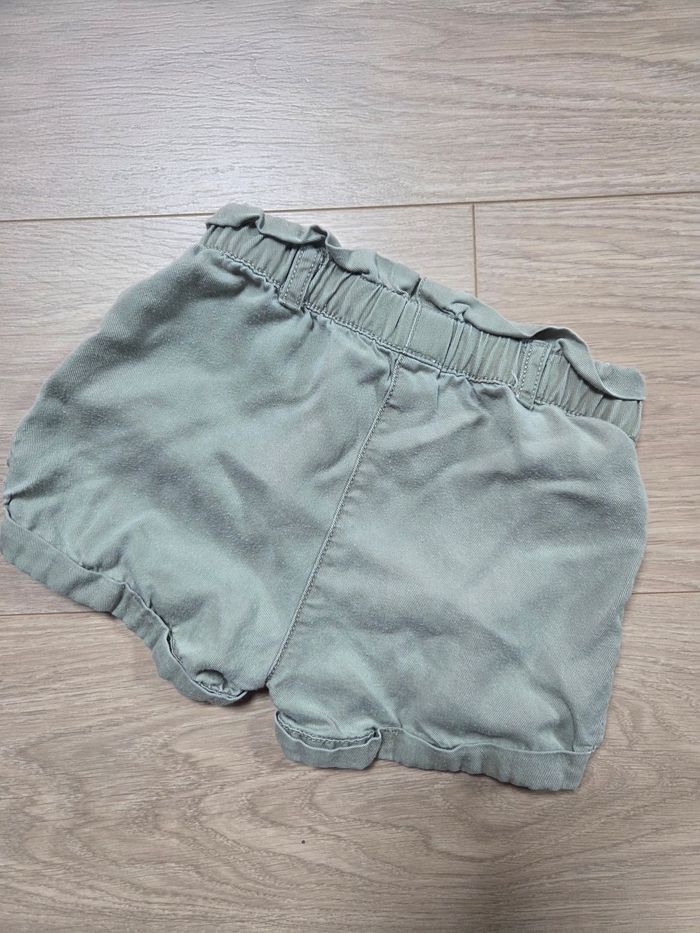 Short fille kaki - photo numéro 3