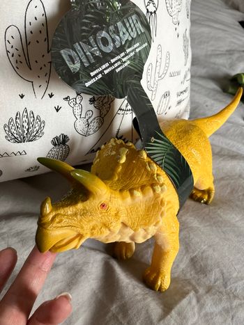 Dinosaure Tricératops  34 cm