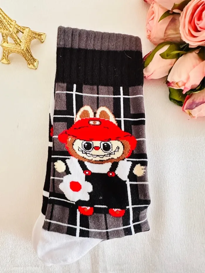 🧦Chaussettes fantaisie LABUBU à carreaux noirs – Design coréen original Olive Cake
