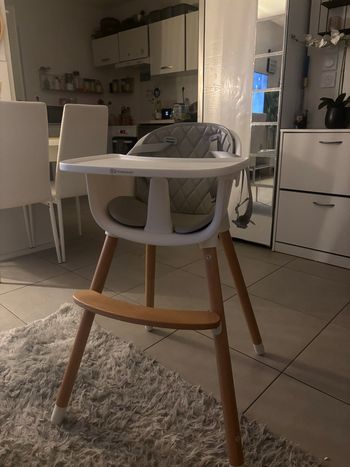 Chaise haute bébé