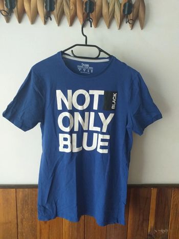 Tee-shirt bleu avec inscription