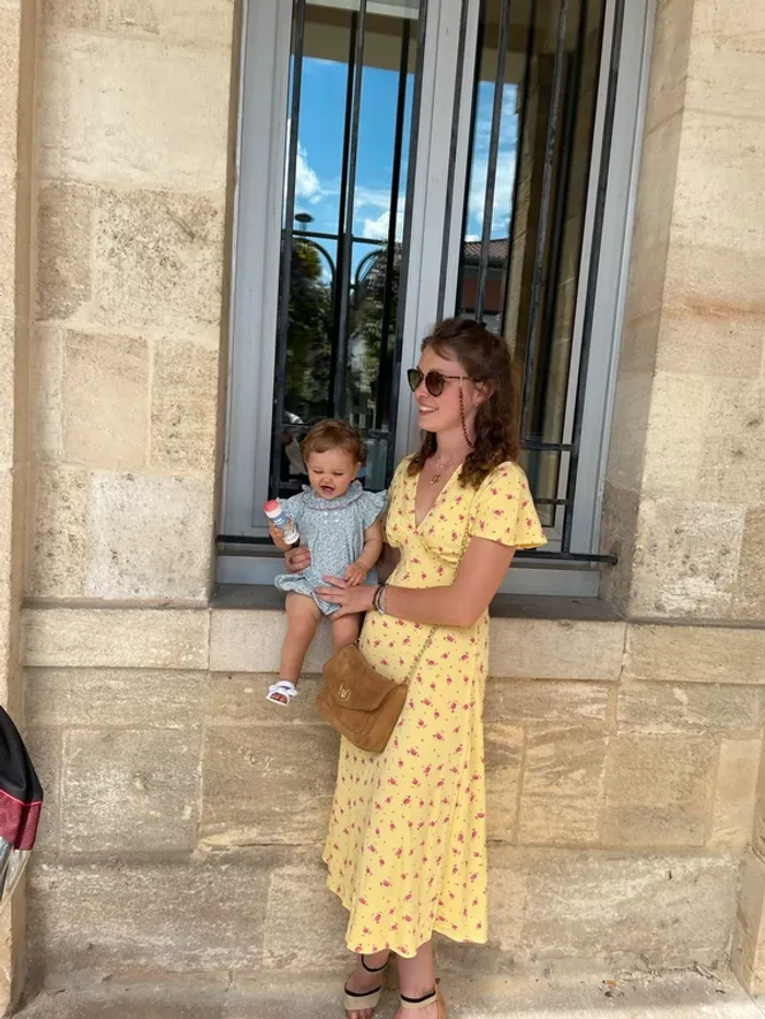 Robe jaune à fleurs rouges - photo numéro 5