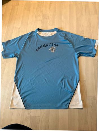 T-shirt XXL Argentina bleu et blanc matière légère, petits points devant voir photo, marque duarig