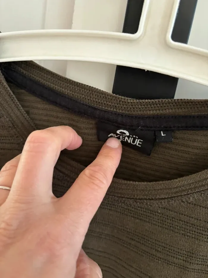 T-shirt kaki t.L tbe - photo numéro 2