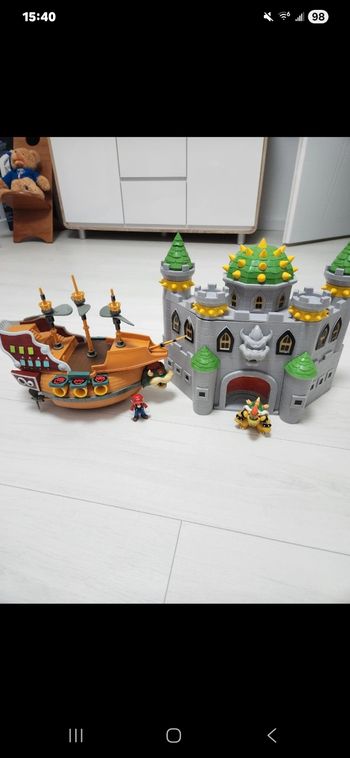 Chateau et bateau bowser