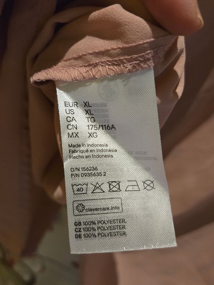 Chemise rose à lavallière noire T.44/46 H&M neuve - photo numéro 9