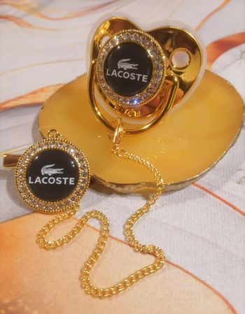 Tétine Lacoste doré