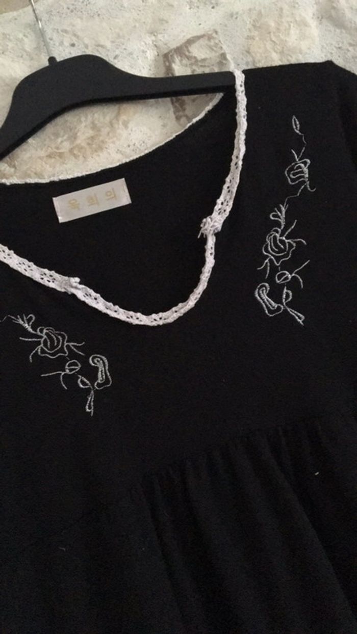 Robe noir à dentelle blanche - photo numéro 3