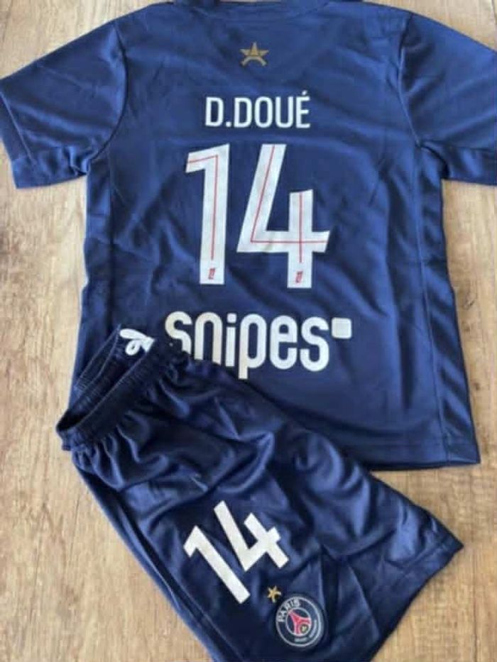 Ensemble de football - PSG - D.Doué - taille 10 ans ( 26 ) - photo numéro 2