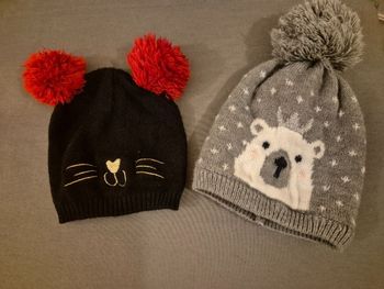 2 bonnets