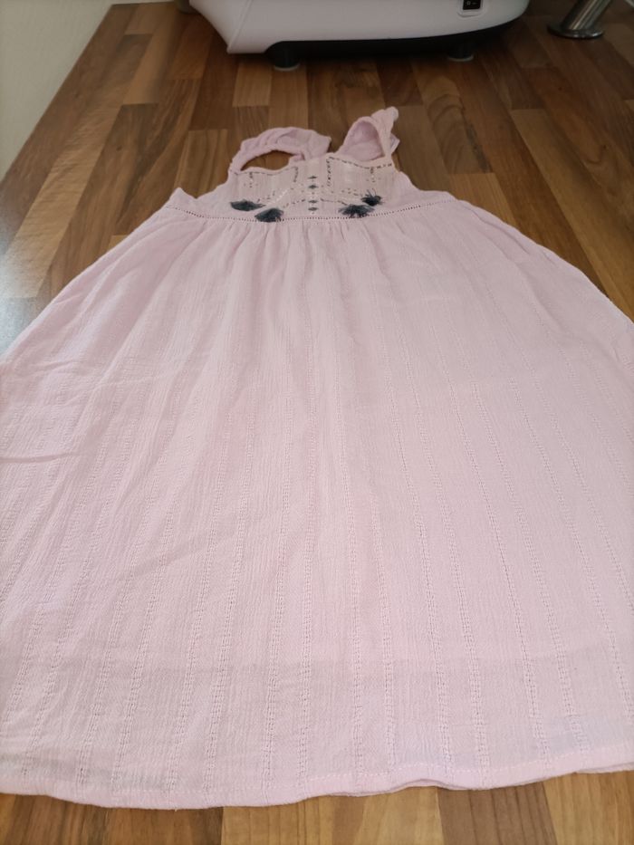 Jolie robe lila rose à pompoms 6 ans Kiabi - photo numéro 3