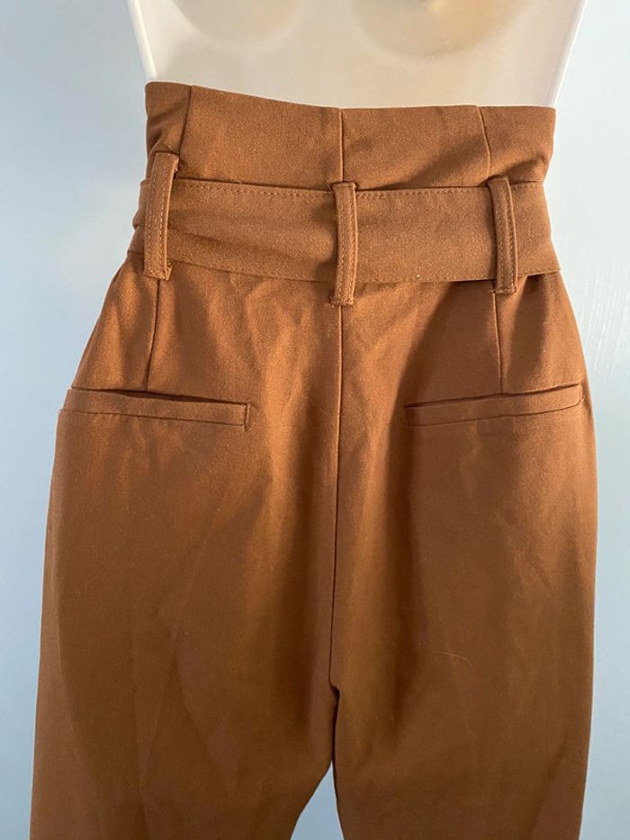 Bershka pantalon t 32  taille haute entre  marron moutarde des photos représentent bien la couleur - photo numéro 17
